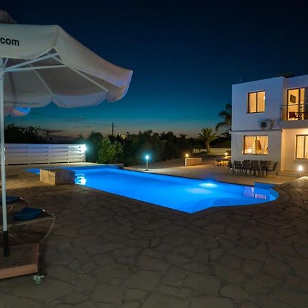 Oniros By Prestige Bookings Пея Екстериор снимка