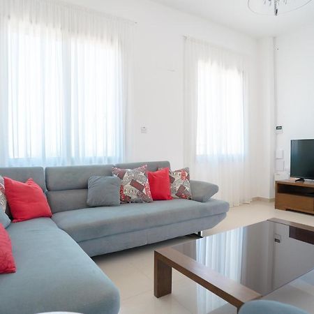 Oniros By Prestige Bookings Пея Екстериор снимка