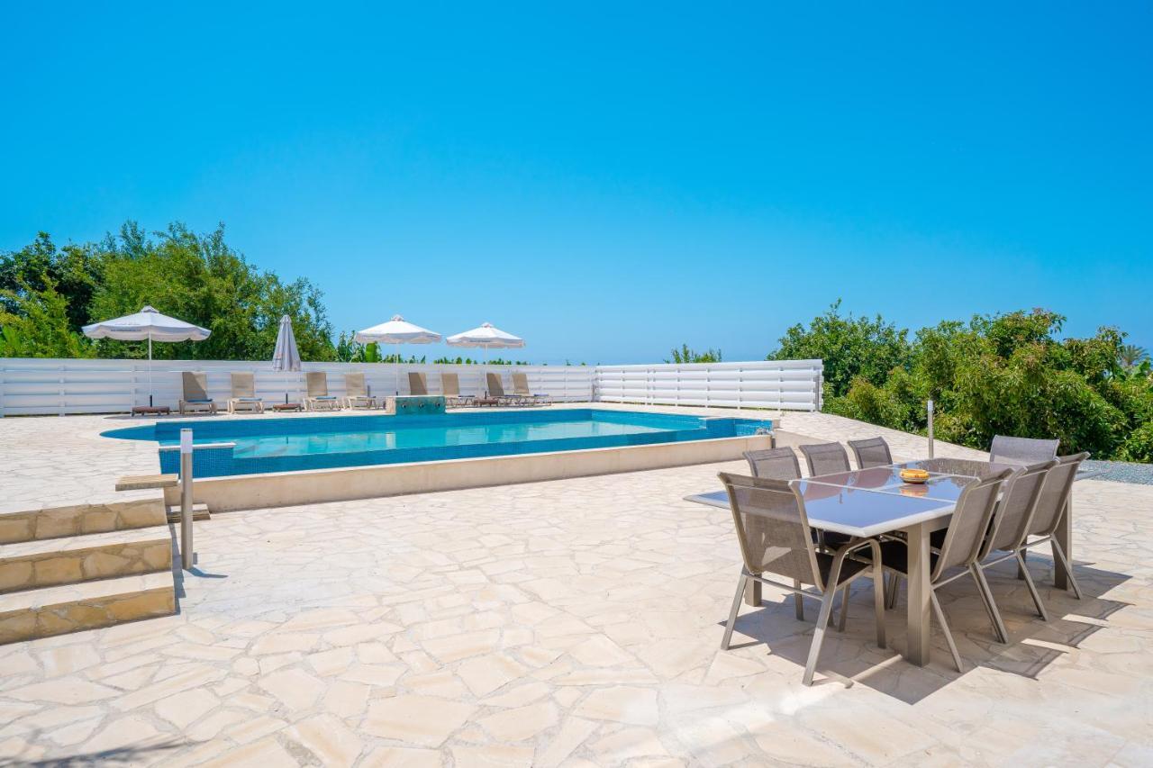 Oniros By Prestige Bookings Пея Екстериор снимка