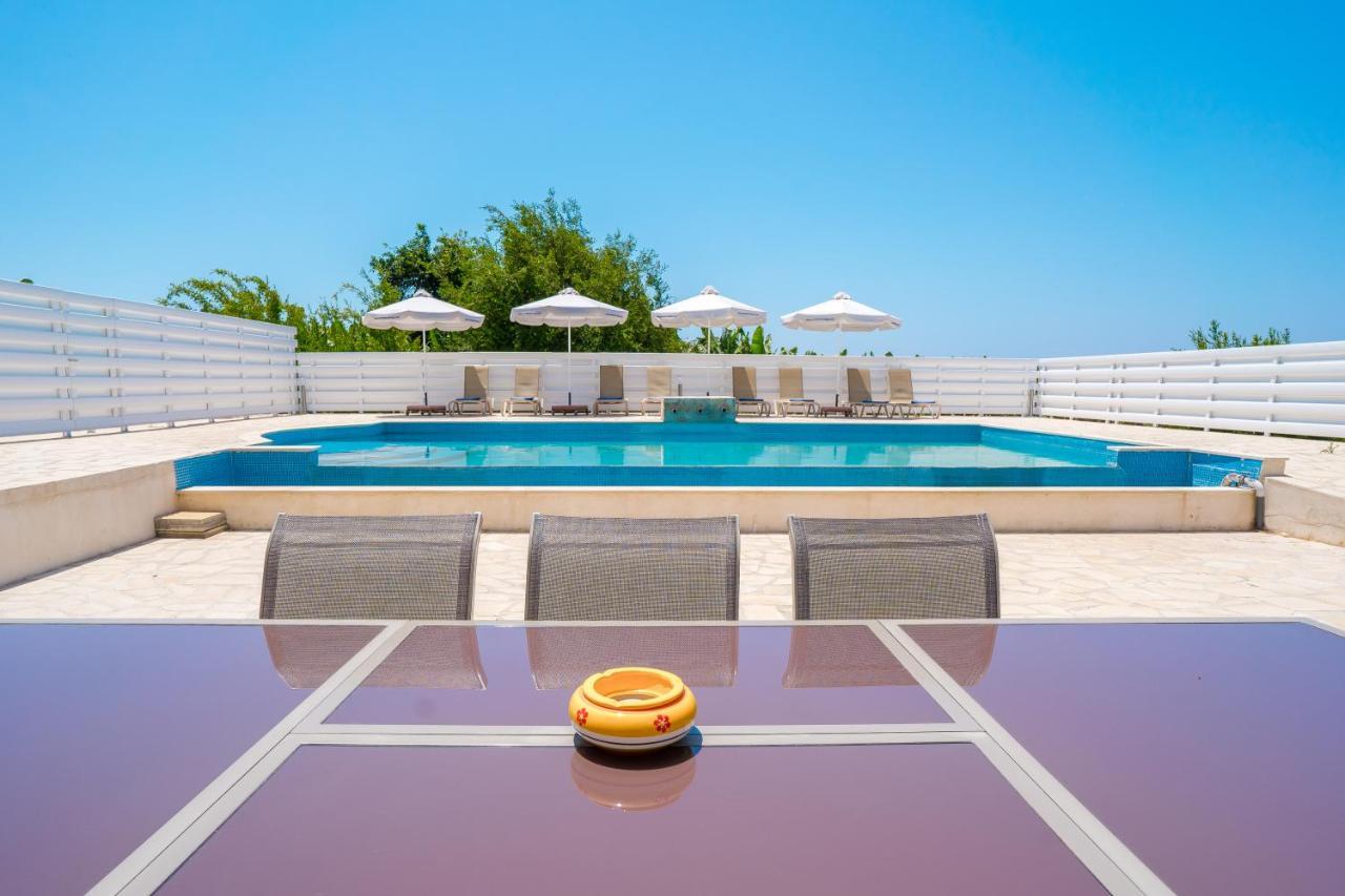Oniros By Prestige Bookings Пея Екстериор снимка