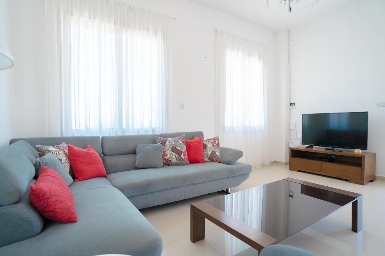 Oniros By Prestige Bookings Пея Екстериор снимка