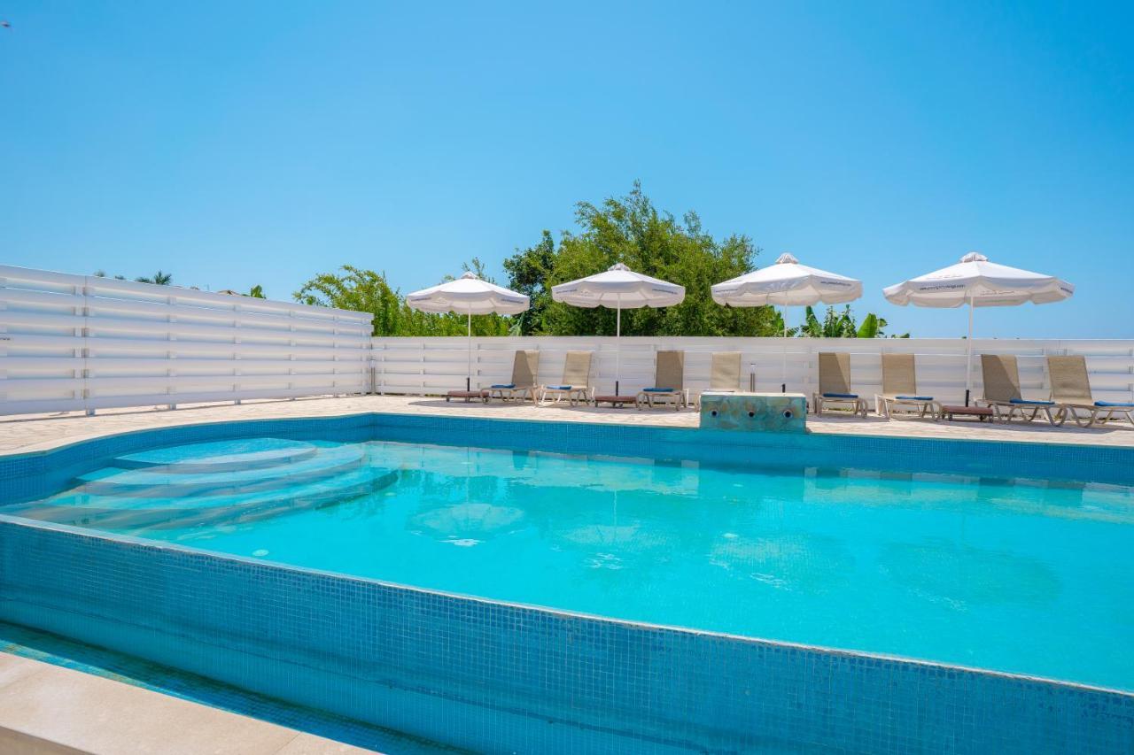 Oniros By Prestige Bookings Пея Екстериор снимка