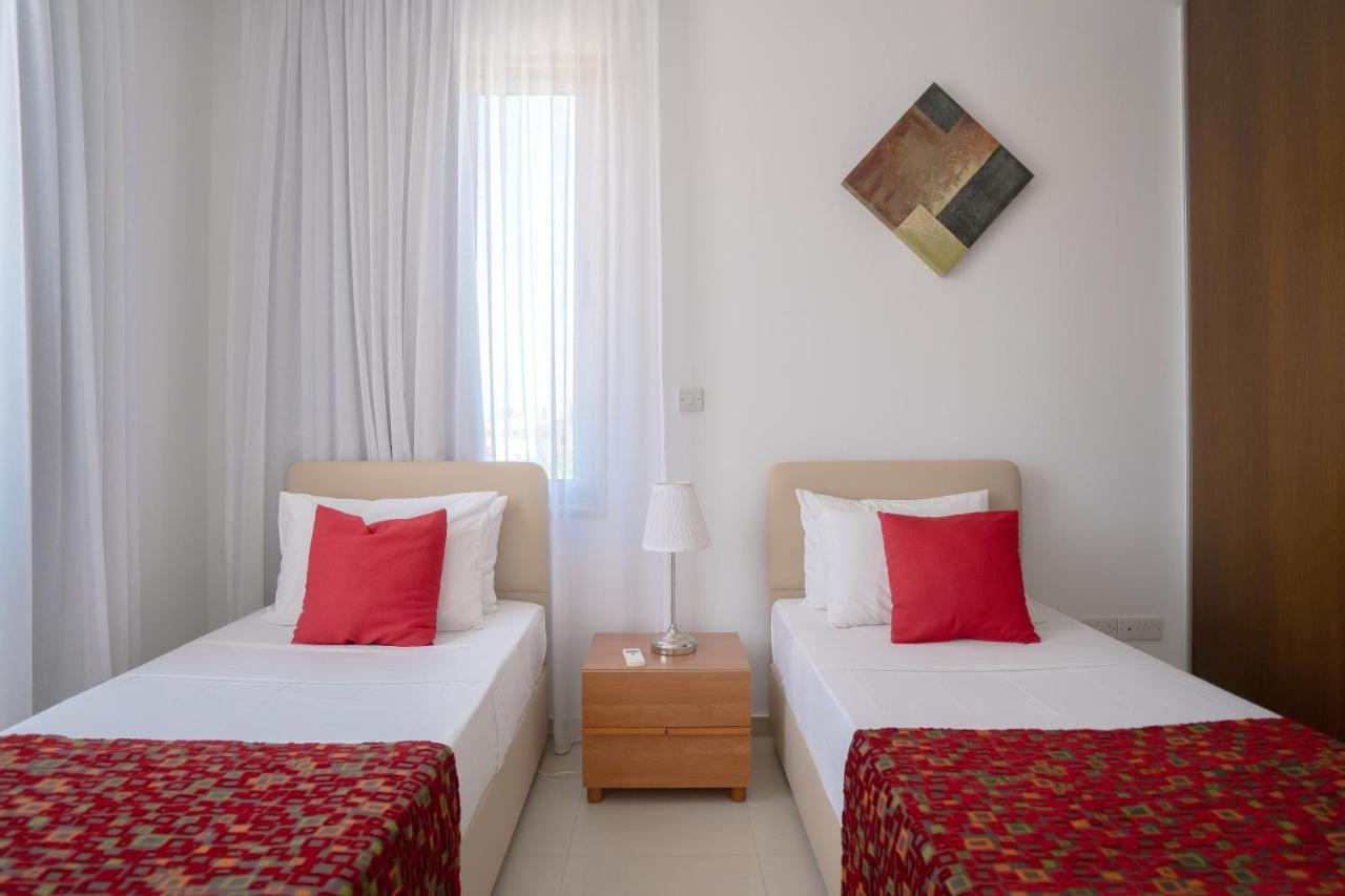 Oniros By Prestige Bookings Пея Екстериор снимка